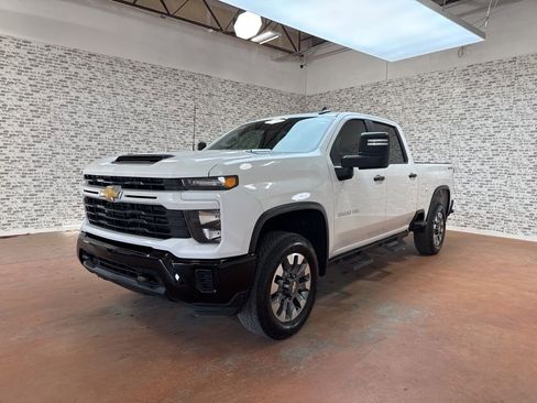 Used 2024 Chevrolet Silverado 2500 Custom w/ Custom Value Package AWD/4WD image 3