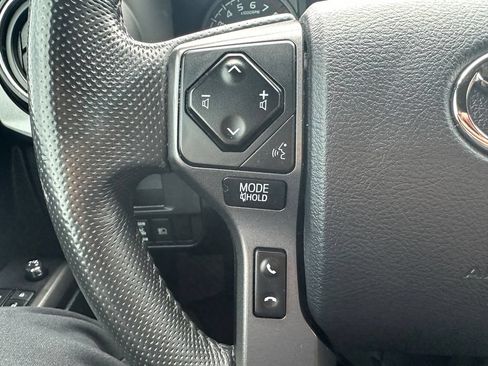 Used 2018 Toyota Tacoma TRD Off-Road w/ Technology Package AWD/4WD image 20