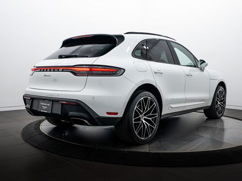 Certified 2023 Porsche Macan AWD/4WD image 7
