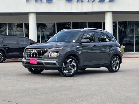 Used 2025 Hyundai Venue SEL image 2