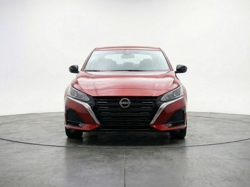 Used 2025 Nissan Altima 2.5 SV image 2