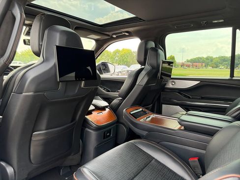 Used 2025 Lincoln Navigator L Black Label AWD/4WD image 28