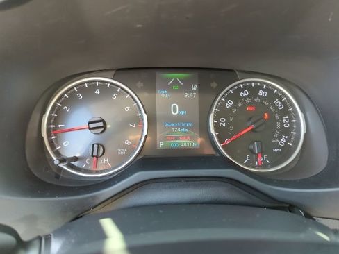 Used 2022 Toyota RAV4 XLE Premium AWD/4WD image 10