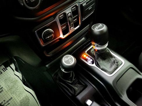 Used 2020 Jeep Wrangler Unlimited Sport S image 16