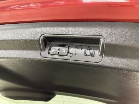 Used 2022 Ford Explorer XLT w/ Equipment Group 202A image 34