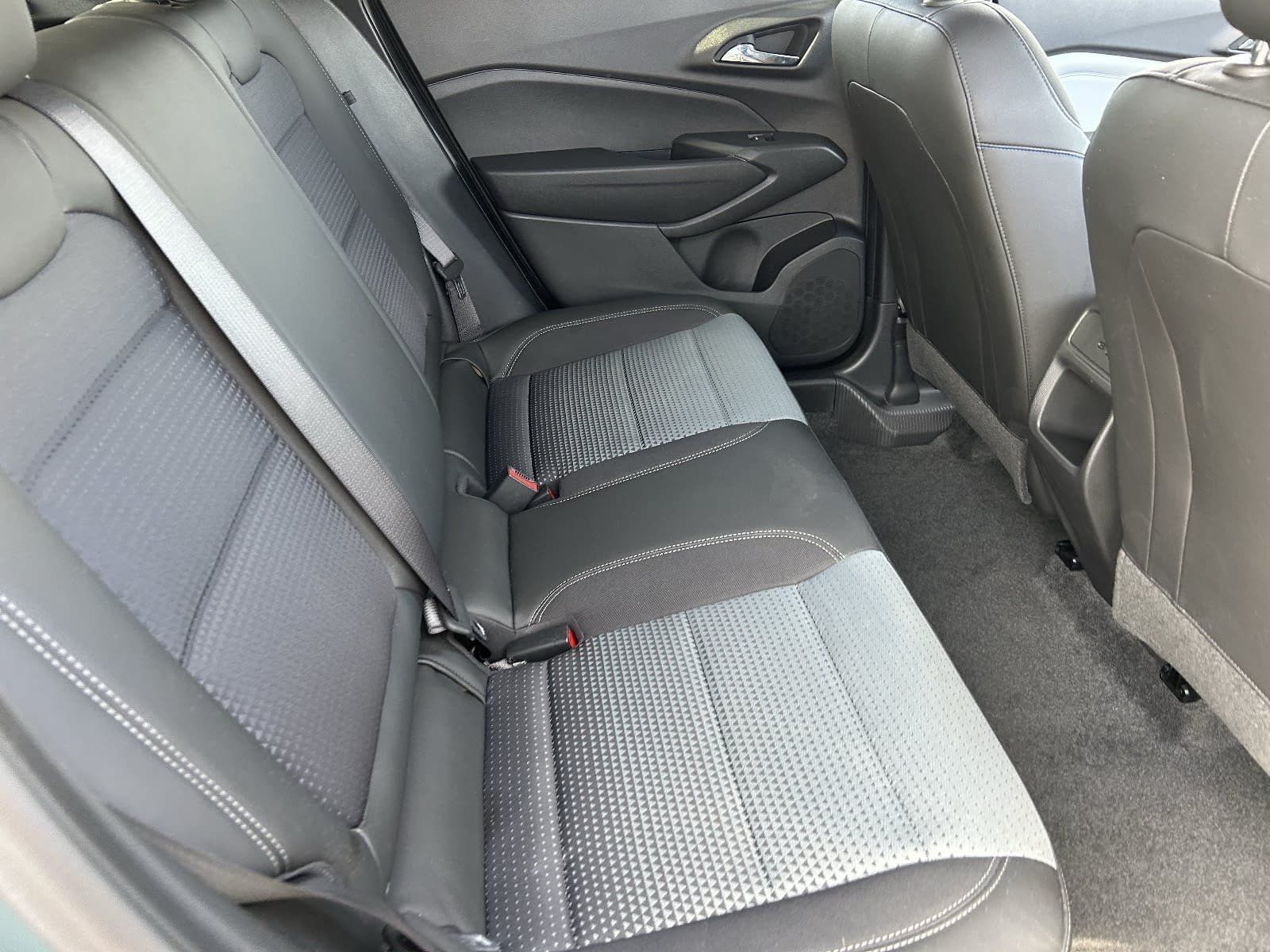Used 2025 Chevrolet Trax LT FWD image 16