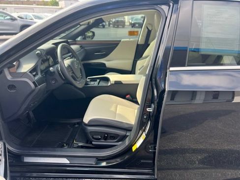 Used 2025 Lexus ES 350 w/ Premium Package FWD image 29
