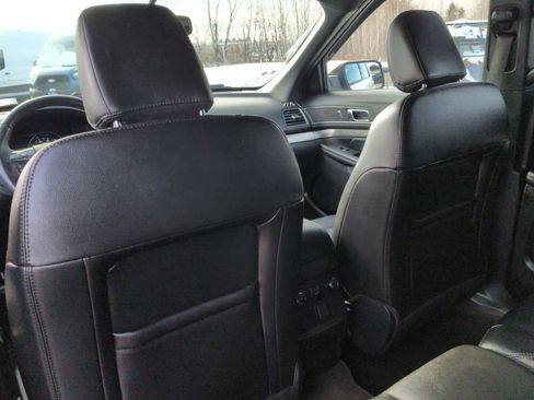 Certified 2018 Ford Explorer XLT w/ Equipment Group 202A image 19