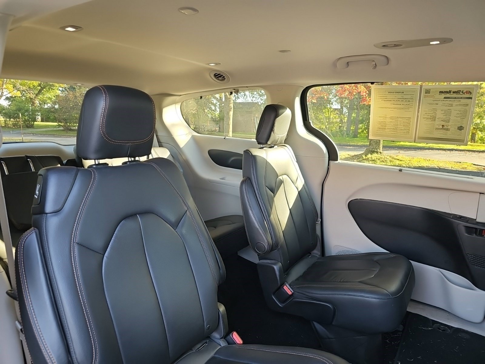 Used 2017 Chrysler Pacifica Touring-L FWD image 13