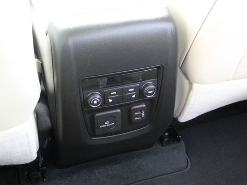 Used 2023 Buick Enclave Avenir w/ Avenir Technology Package FWD image 20
