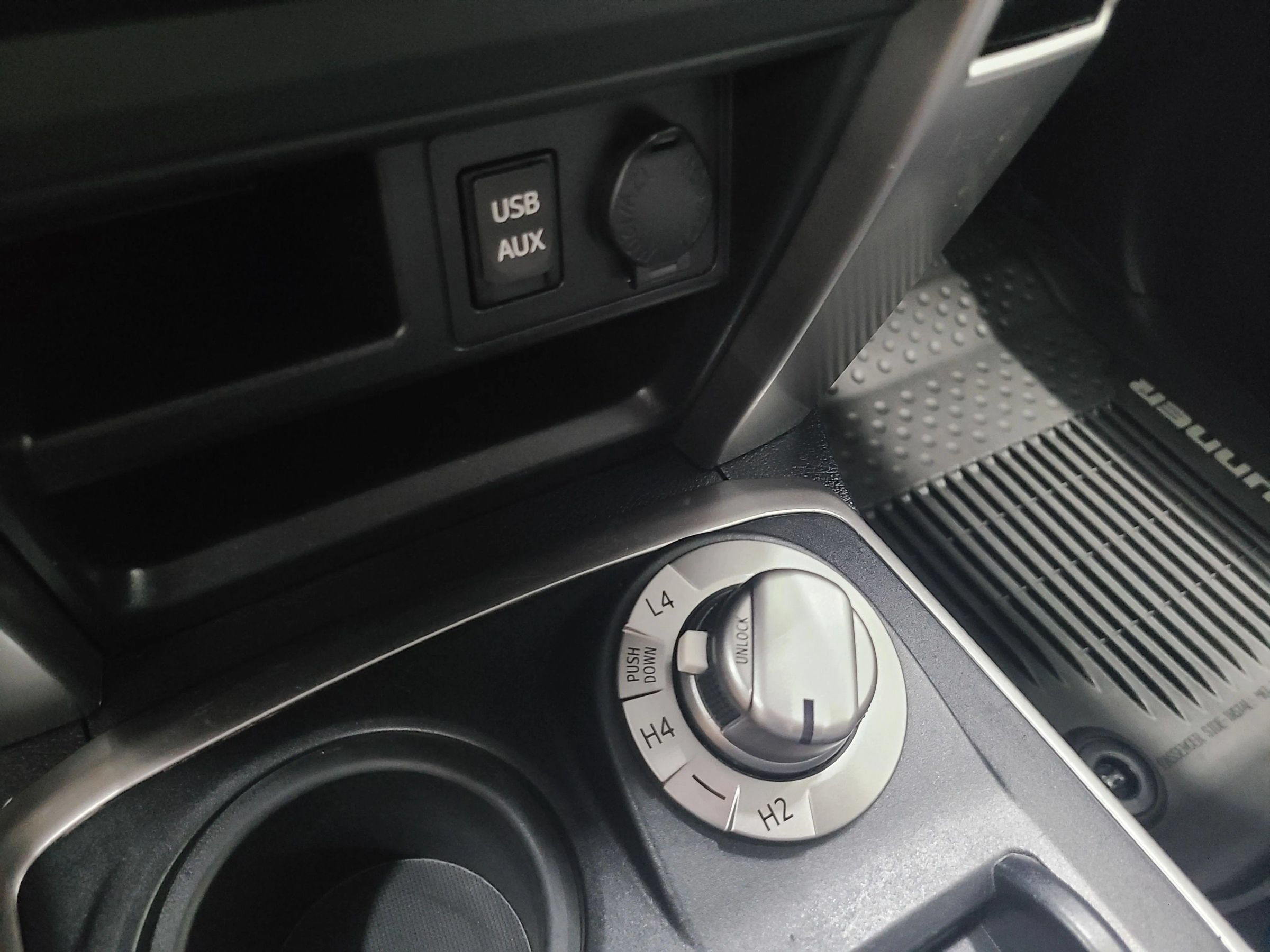 Used 2017 Toyota 4Runner SR5 AWD/4WD image 33