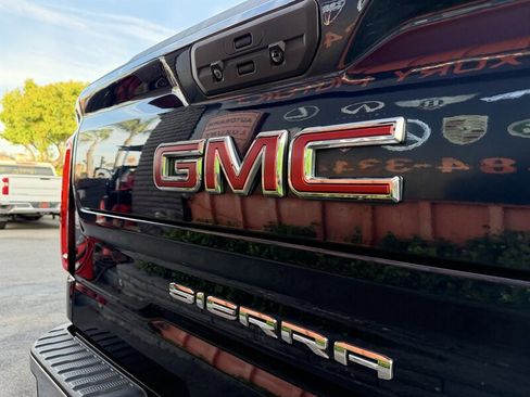 Used 2021 GMC Sierra 1500 SLT w/ SLT Premium Package AWD/4WD image 17