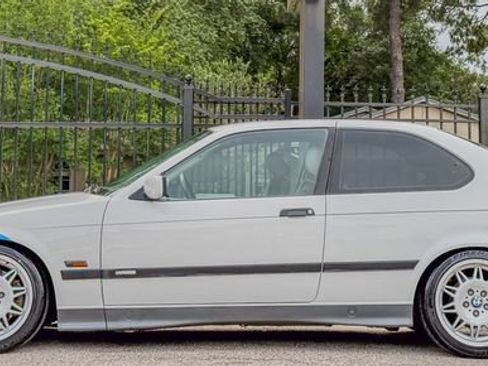 Used 1996 BMW 318ti Hatchback RWD image 3