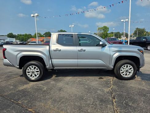 Used 2024 Toyota Tacoma SR5 AWD/4WD image 15