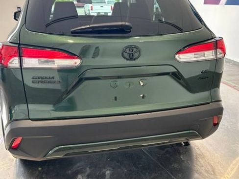 Used 2023 Toyota Corolla Cross LE w/ Moonroof Package AWD/4WD image 5