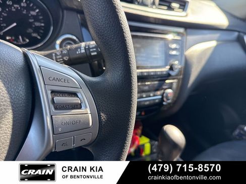 Used 2016 Nissan Rogue SV FWD image 24