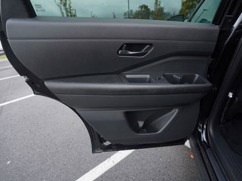 Used 2023 Nissan Pathfinder SV image 16