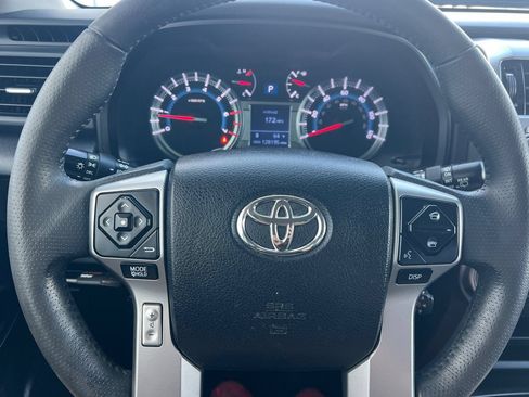Used 2016 Toyota 4Runner SR5 AWD/4WD image 19