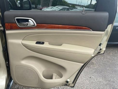 Used 2011 Jeep Grand Cherokee Overland image 19