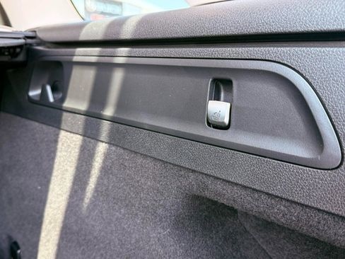 Used 2022 Mercedes-Benz GLC 300 4MATIC image 33