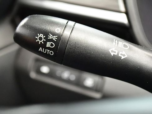 Used 2025 Nissan Altima 2.5 SV FWD image 18
