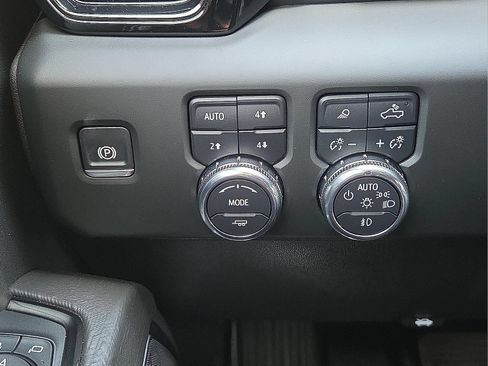Used 2024 GMC Sierra 2500 AT4X AWD/4WD image 11
