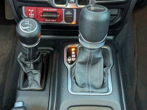 Used 2024 Jeep Gladiator Sport image 17