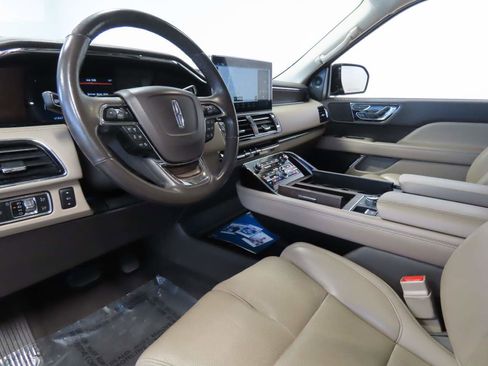 Used 2022 Lincoln Navigator Reserve image 6