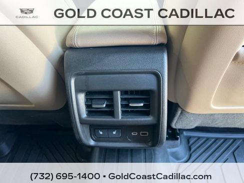Certified 2024 Cadillac XT4 Luxury w/ Cold Weather Package FWD image 9