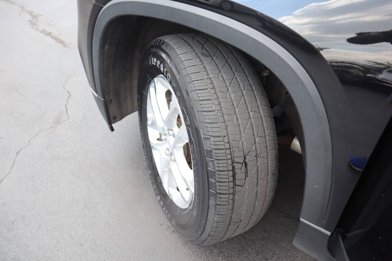 Used 2018 Chevrolet Traverse LT w/ LPO, Floor Liner Package AWD/4WD image 21