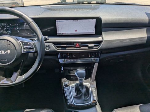 Certified 2025 Kia Seltos EX FWD image 16
