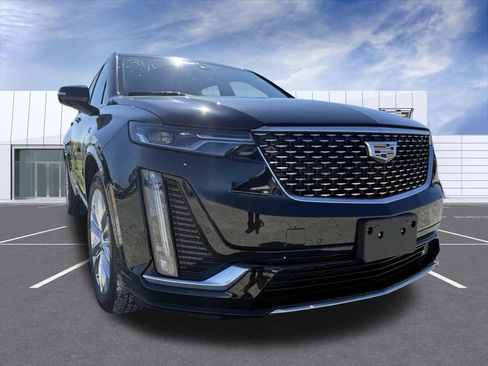 Certified 2023 Cadillac XT6 Premium Luxury FWD image 8
