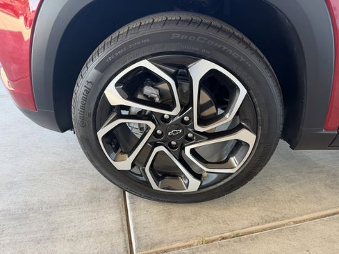 Used 2024 Chevrolet Trax RS w/ Driver Confidence Package image 28