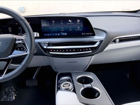 Used 2024 Cadillac Lyriq Luxury image 16