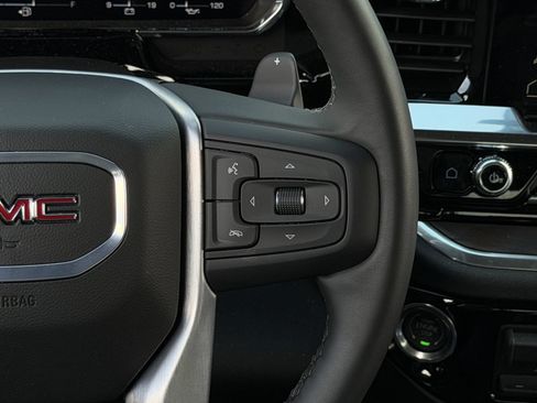 Used 2025 GMC Sierra 1500 SLT AWD/4WD image 18