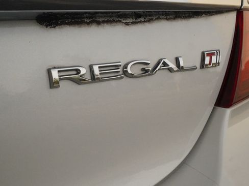 Used 2016 Buick Regal Premium w/ Driver Confidence Package #1 FWD image 38