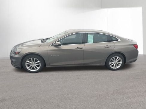 Used 2017 Chevrolet Malibu LT image 2