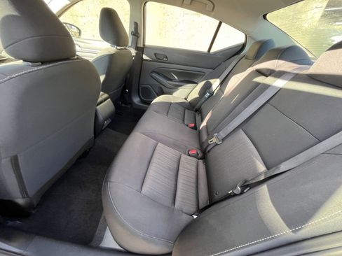 Used 2025 Nissan Altima 2.5 SV FWD image 27