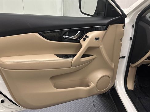 Certified 2019 Nissan Rogue SL w/ Premium Package image 15