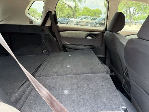 Used 2023 Nissan Rogue SV FWD image 18
