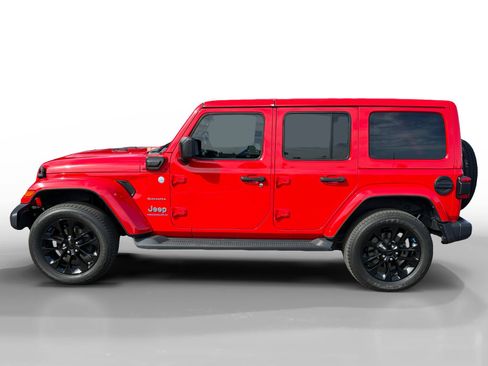 Used 2023 Jeep Wrangler Unlimited Sahara w/ Cold Weather Group AWD/4WD image 2
