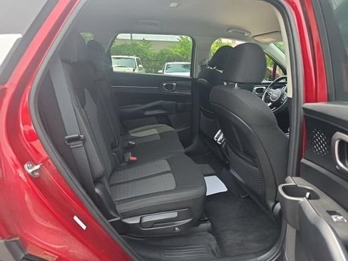 Certified 2023 Kia Sorento LX AWD/4WD image 2