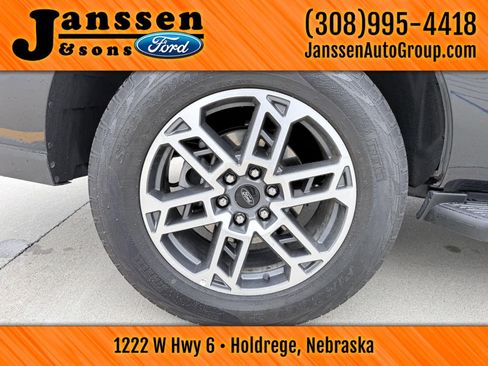 Used 2025 Ford Expedition Max Active AWD/4WD image 36