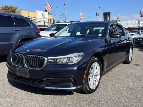 Used 2019 BMW 740i xDrive 740i xDrive w/ Executive Package image 1