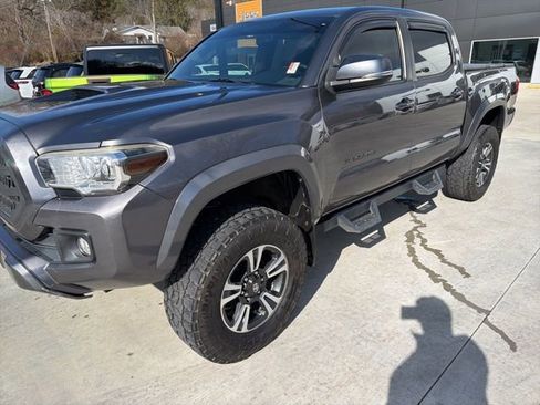 Used 2016 Toyota Tacoma TRD Sport w/ Premium & Technology Package image 7