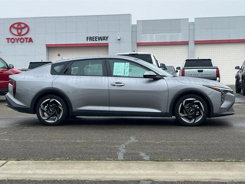 Used 2025 Kia K4 EX image 3