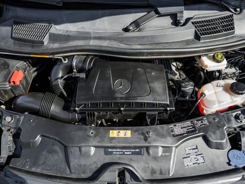 Used 2018 Mercedes-Benz Metris Passenger image 15