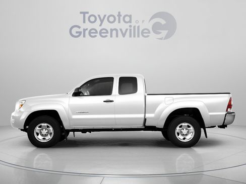Used 2010 Toyota Tacoma PreRunner RWD image 2