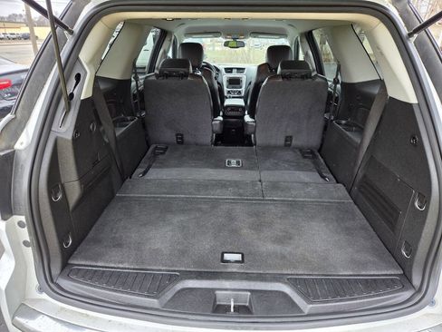 Used 2016 GMC Acadia SLT image 4