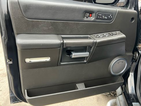 Used 2005 HUMMER H2 w/ Preferred Equipment Group image 13